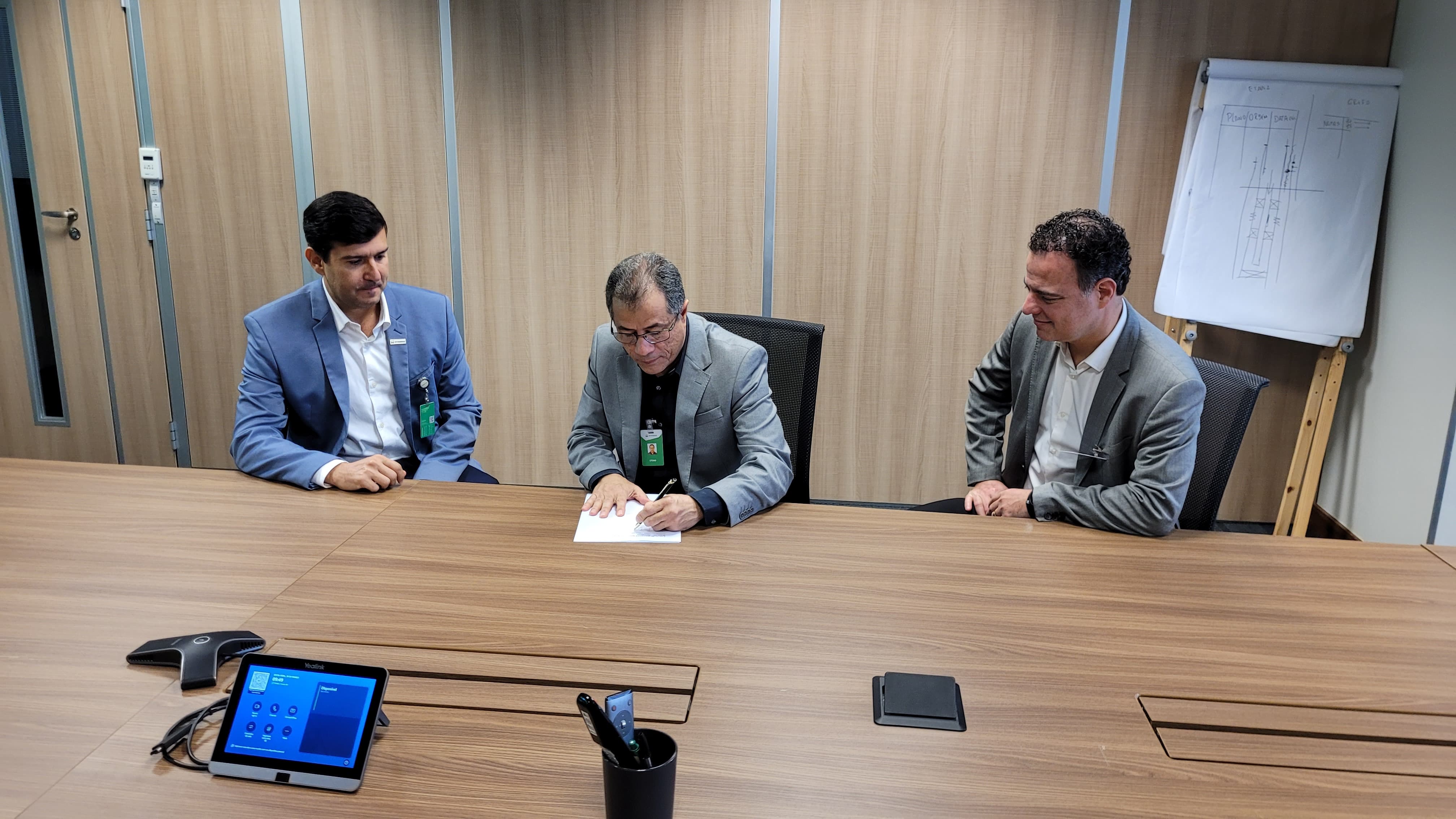 Representantes da Petrobras e da Braskem assinam memorando de entendimento
